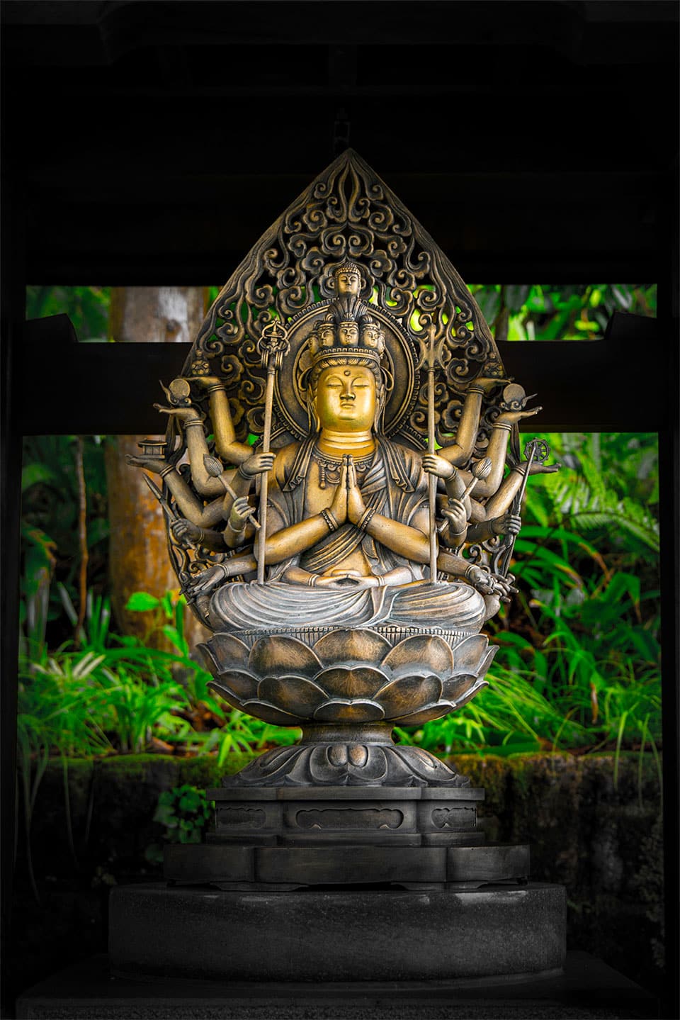 Sculpture de Bouddha en or
